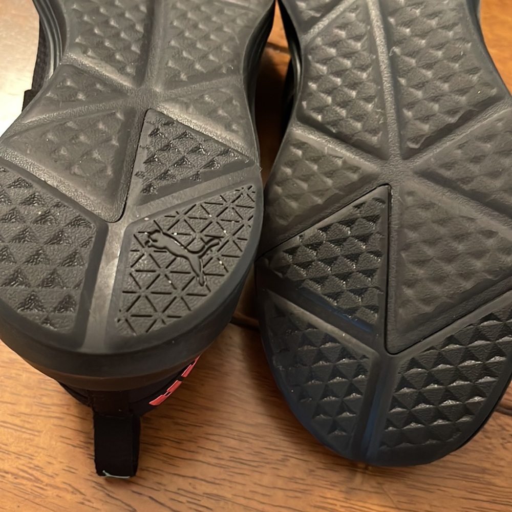 PUMA NEW! Very easy to slip on black puma Athletic shoes! NWT BUT NO BOX - Picture 7 of 9